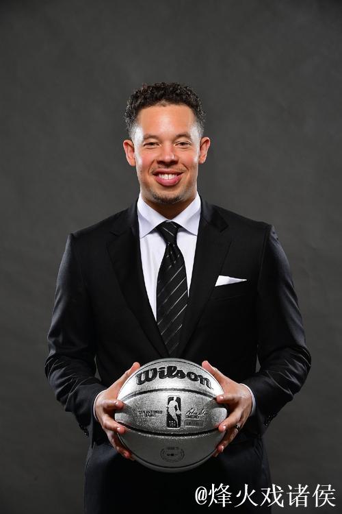 文班是否首发?米奇:我们仍在权衡对球队的最佳选择 文班是否首发?米奇:我们仍在权衡对球队的最佳选择